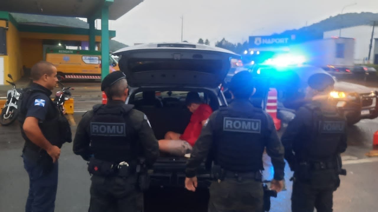 tráfico de drogas,Guarda Municipal de Balneário Camboriú,Guarda Municipal de Itajaí,BR-101,maconha,apreensão,Central de Plantão Policial,Ronda Ostensiva Municipal,fuga,segurança pública,Santa Catarina