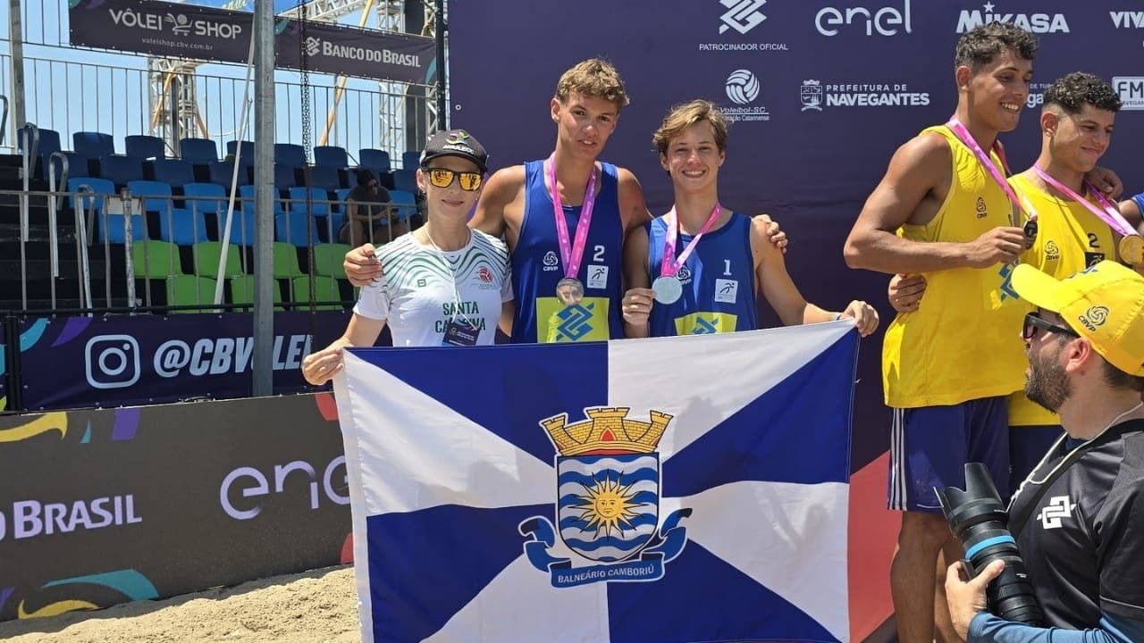 vôlei de praia,Circuito Catarinense Sub-21,Balneário Camboriú,São José,FME,Federação Catarinense de Voleibol,Arena Ibiza,Arthur Póvoas,Thomas Endler,Manuella Mallon Pinto,Santa Catarina,Brasil
