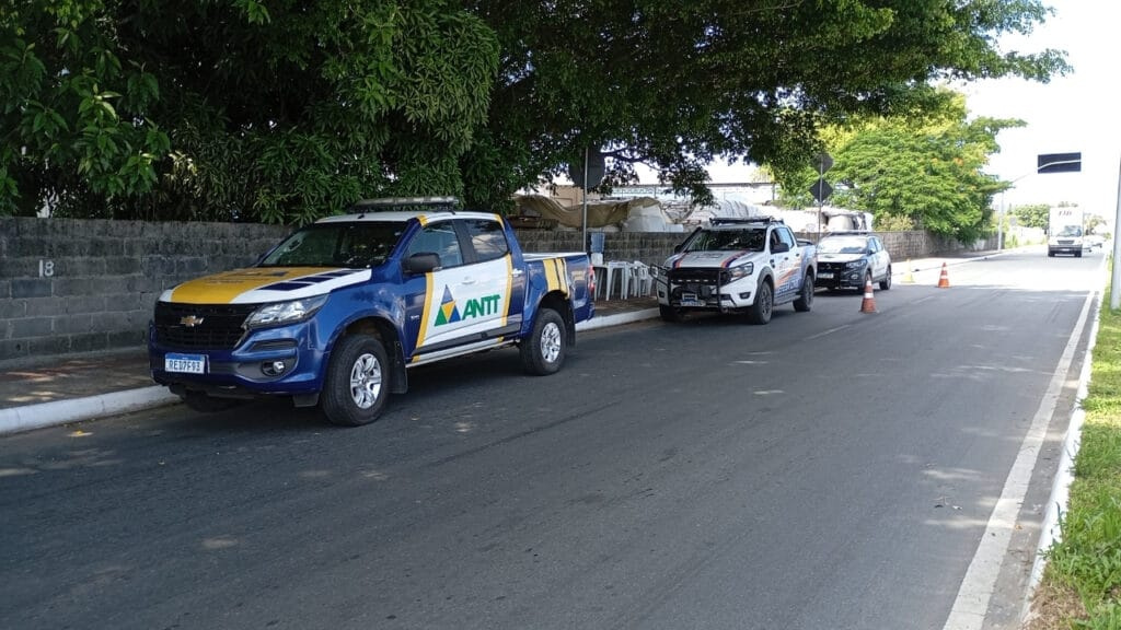 Defesa Civil de Itajaí,transporte de produtos perigosos,fiscalização,ANTT,CODETRAN,segurança rodoviária,EPIs,Código de Trânsito Brasileiro,Santa Catarina,Brasil