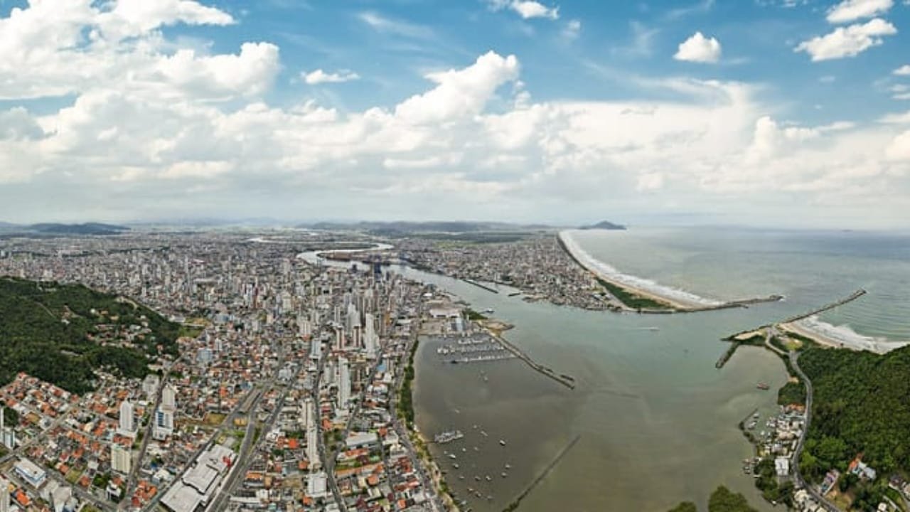 Economia azul Santa Catarina,Projetos sustentáveis litoral SC,Mapeamento setor náutico catarinense,Governança economia azul SC,Certificação Bandeira Azul praias