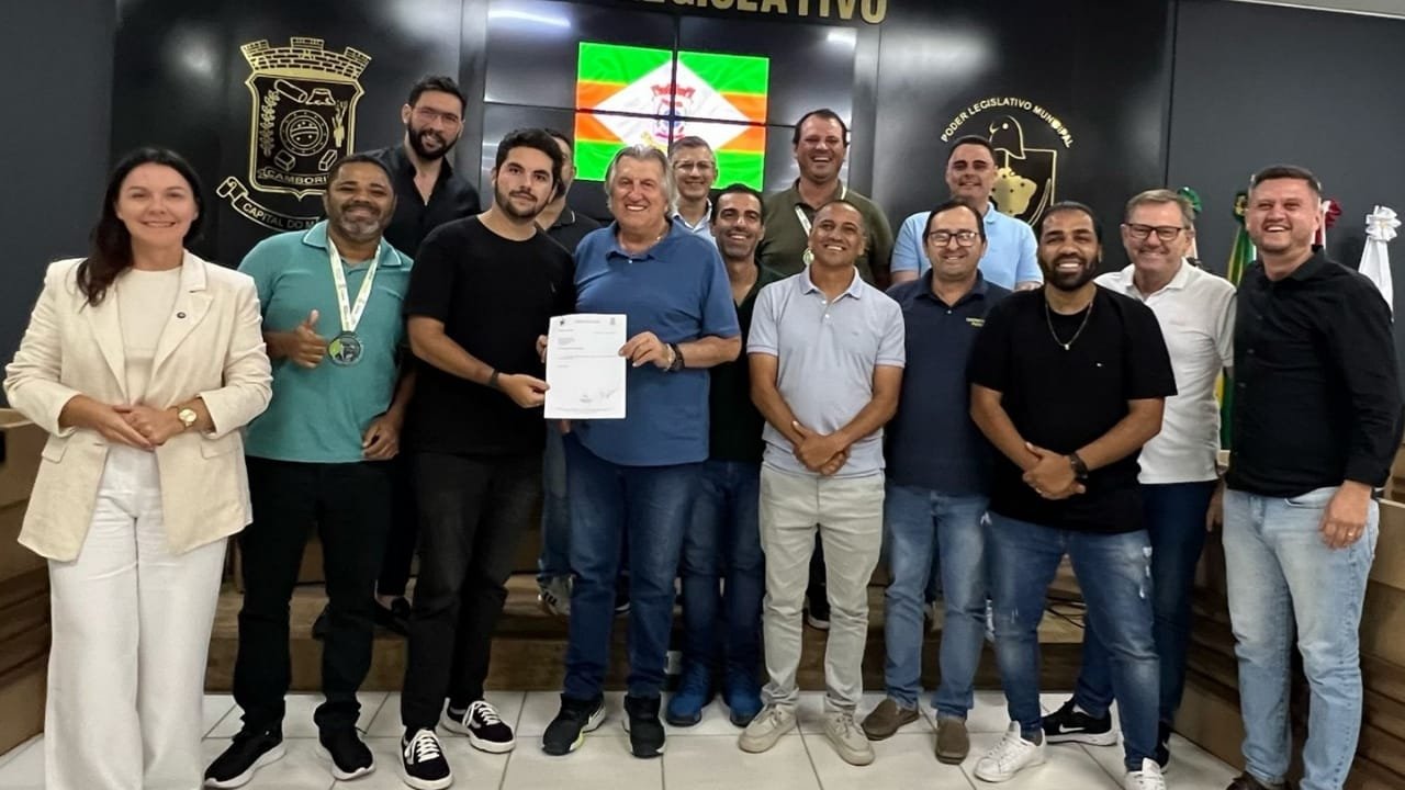 Compra de hospital,Camboriú,Fundação Hospitalar de Camboriú,Câmara de Vereadores,saúde pública,SUS,parceria público-privada,Leonel Pavan,Marlon Borsatto,Ministério Público de Santa Catarina,serviços de saúde,urgência e emergência.