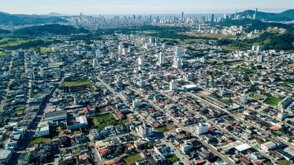 Águas de Camboriú,Construsul BC,saneamento básico,esgotamento sanitário,Balneário Camboriú,planejamento urbano,construção civil,mudanças climáticas,investimentos em infraestrutura,universalização do saneamento,desenvolvimento urbano,feira de construção,Santa Catarina,Expocentro,palestras gratuitas