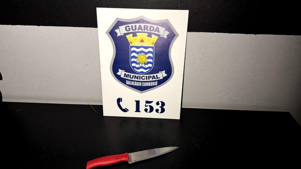 Guarda Municipal,violência doméstica,medida protetiva,prisão em flagrante,Central 153,agressão contra mulher,Lei Maria da Penha,descumprimento de medida protetiva,denúncia de violência,Central de Plantão Policial,proteção à mulher,crimes contra mulheres,ex-companheiro agressor,flagrante delito,segurança pública