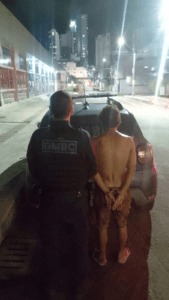 Guarda Municipal,Balneário Camboriú,furto de bicicleta,prisão,Rua 1001,Avenida Brasil,flagrante,populares,cadeado,crack,vício,Central de Plantão Policial,CPP,crime,segurança pública,tentativa de furto