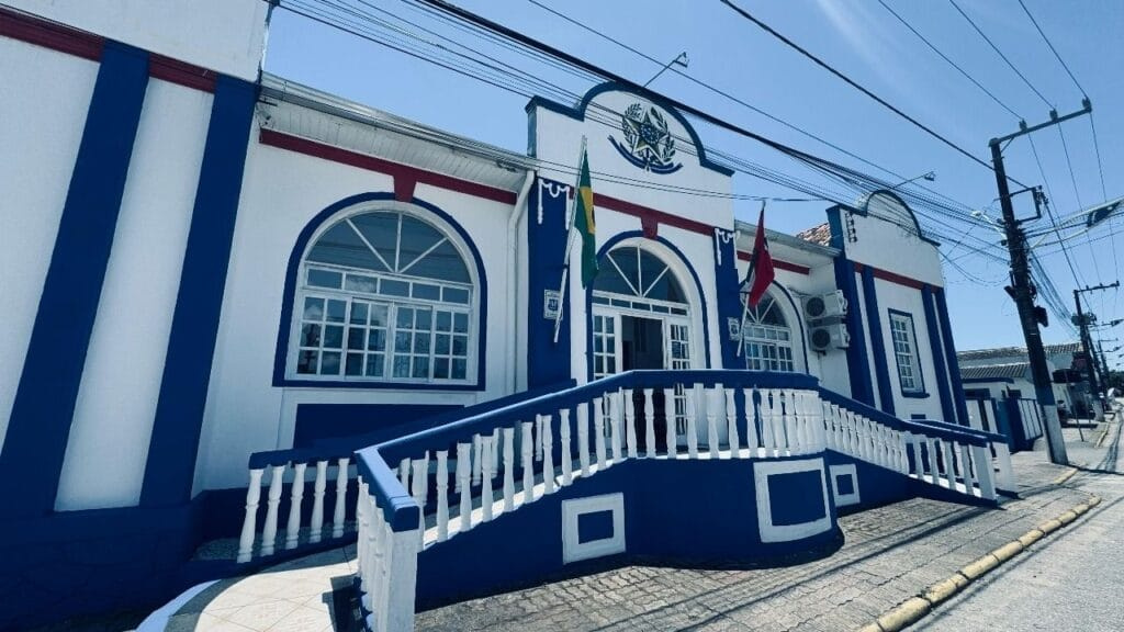 reajuste salarial,servidores públicos,professores,Penha,prefeitura,Câmara de Vereadores,Luizinho Américo,aumento real,PL 09/2025,PL Complementar 04/2025,piso nacional,valorização,MEC,retroativo,salário base