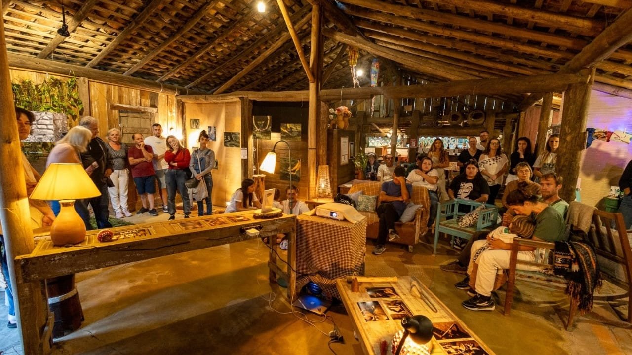 curso de fotografia,Fotodoc Bombinhas,inscrições abertas,fotografia documental,natureza e cultura,Museu Engenho do Sertão,Alvaro Fiore,exposição fotográfica,arte acessível,economia criativa,Prefeitura de Bombinhas,saídas de campo,técnicas fotográficas,agentes culturais,memória cultural