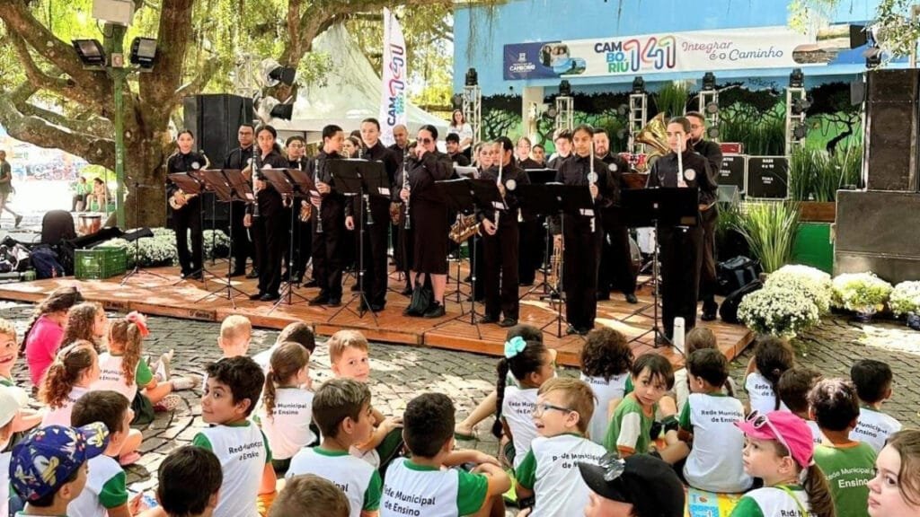 Camboriú 141 anos,ações educativas Camboriú,Secretaria de Educação Camboriú,cultura local SC,atividades escolares,culinária típica Camboriú,pontos históricos Camboriú,redução de tempo de tela,aprendizado prático,eventos comunitários