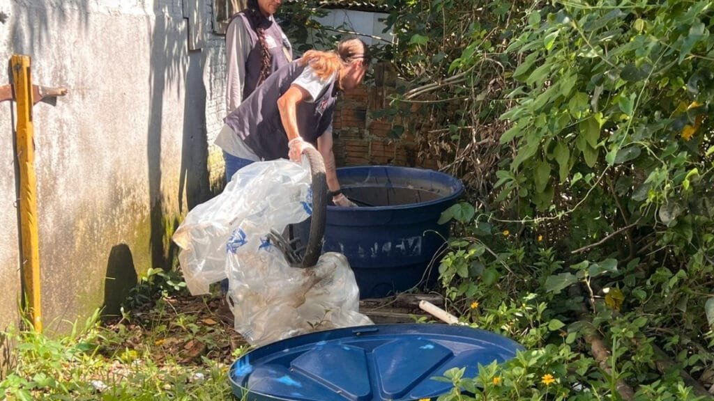 mutirão dengue Balneário Camboriú,Bairro da Barra,focos de dengue,Secretaria de Saúde BC,prevenção Aedes aegypti,casos de dengue SC,eliminação criadouros,Vigilância Ambiental,David Cruz,mosquito da dengue,sintomas dengue,cuidados contra dengue,Balneário Camboriú saúde,UBS Barra,combate à dengue