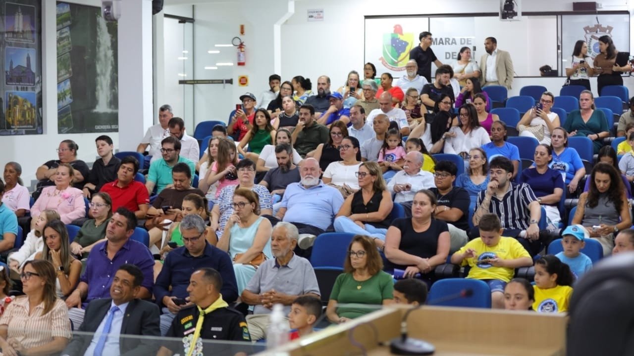 Medalha Wilson Plautz,Camboriú,Câmara Municipal,Leonel Pavan,Marlon Borsatto,Lar Bom Pastor,ADAD,Olegário Terraplanagem,homenagens,legado,Lei Municipal 3376,Vera Maria Roberto,Jozias Osmar da Silva,José Pereira,Maria do Carmo Teixeira,Shirlei Albino
