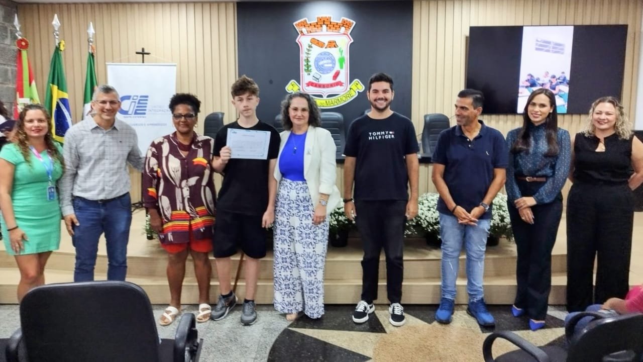 Jovem Aprendiz,Camboriú,CIEE,formatura,inclusão social,Leonel Pavan,Adriane Huscher,CRAS,Cine,haitianos,libanês,diversidade,mercado de trabalho,capacitação,Secretaria de Desenvolvimento Social,141 anos