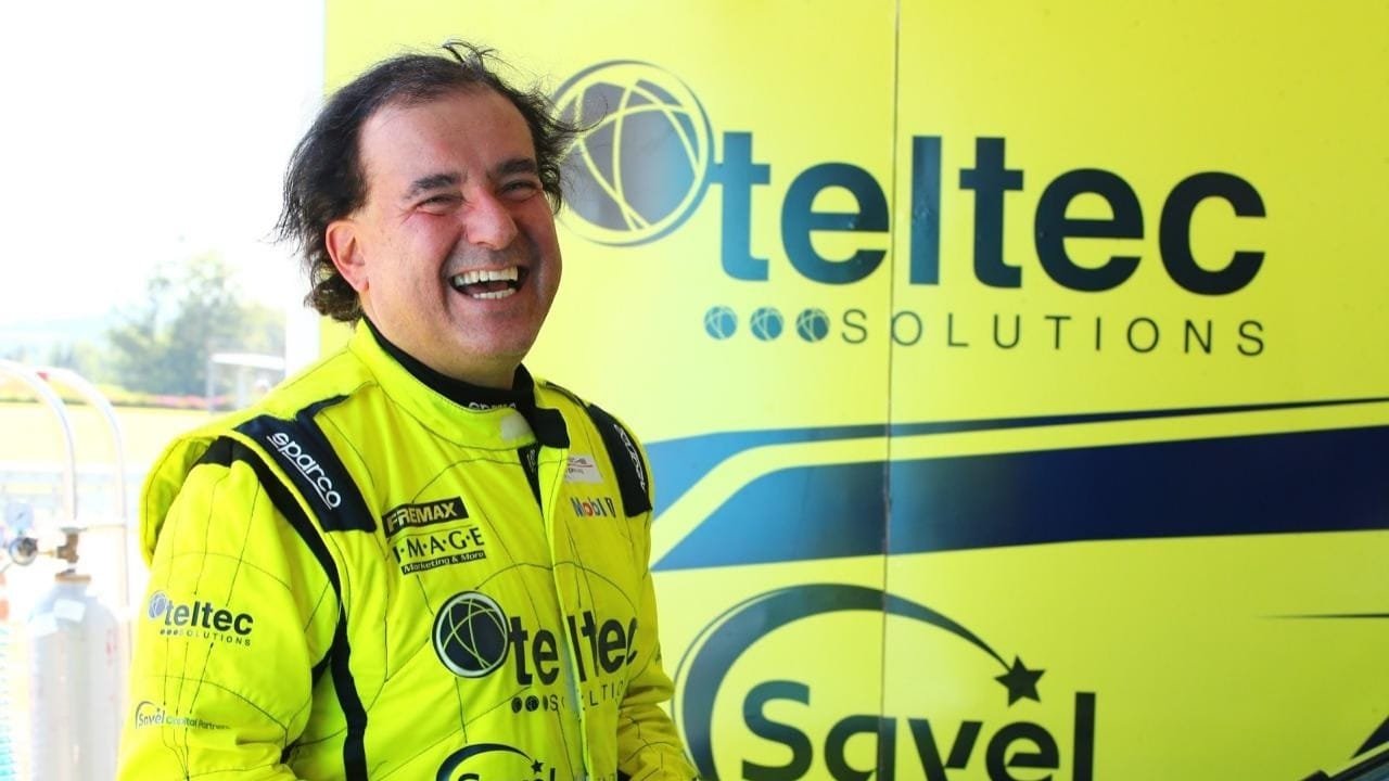 André Gaidzinski,Porsche Cup Brasil 2025,piloto catarinense,automobilismo,interior de São Paulo,etapa de corrida,troféus,pódio,Porsche,circuito,equipe,competição,SC,velocidade,motor esportivo