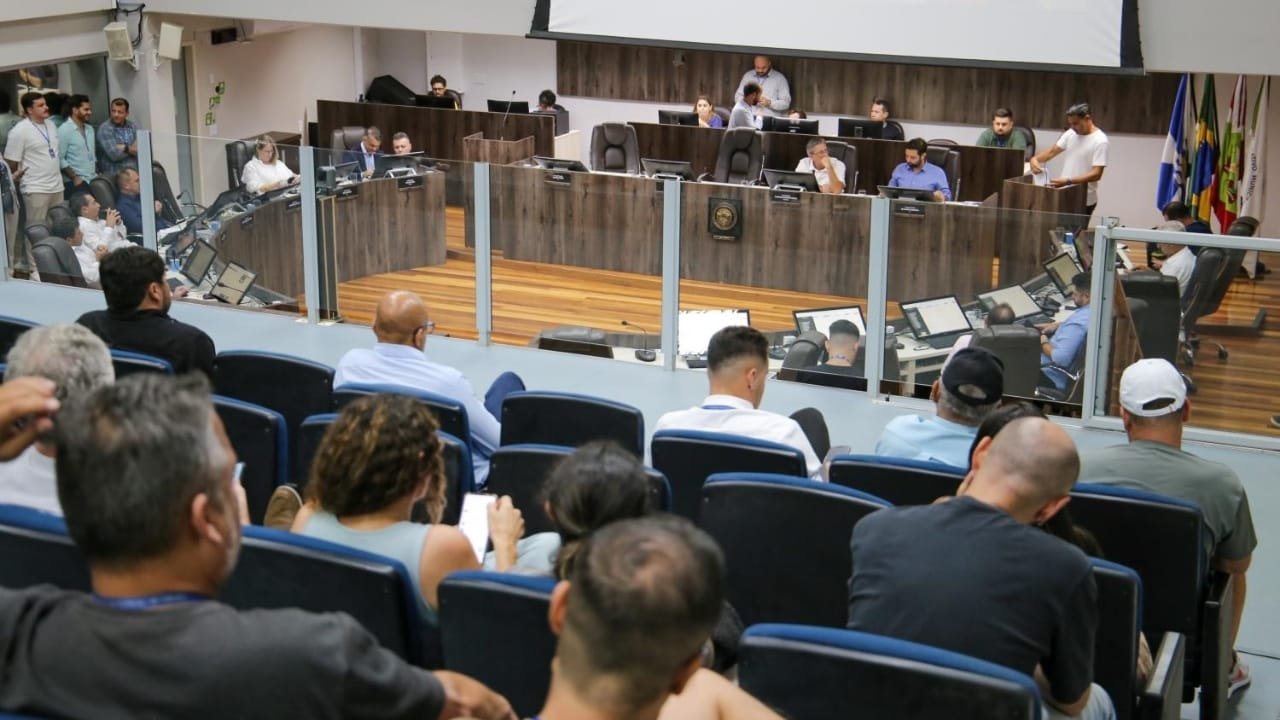 Balneário Camboriú,Câmara de Vereadores,PLC 9/2025,PLO 73/2024,licença médica,servidores municipais,molhes BC,animais na praia,Victor Forte,Marcelo Achutti,Operação Verão,guardas municipais,PMSC,moções,Juliana Pavan