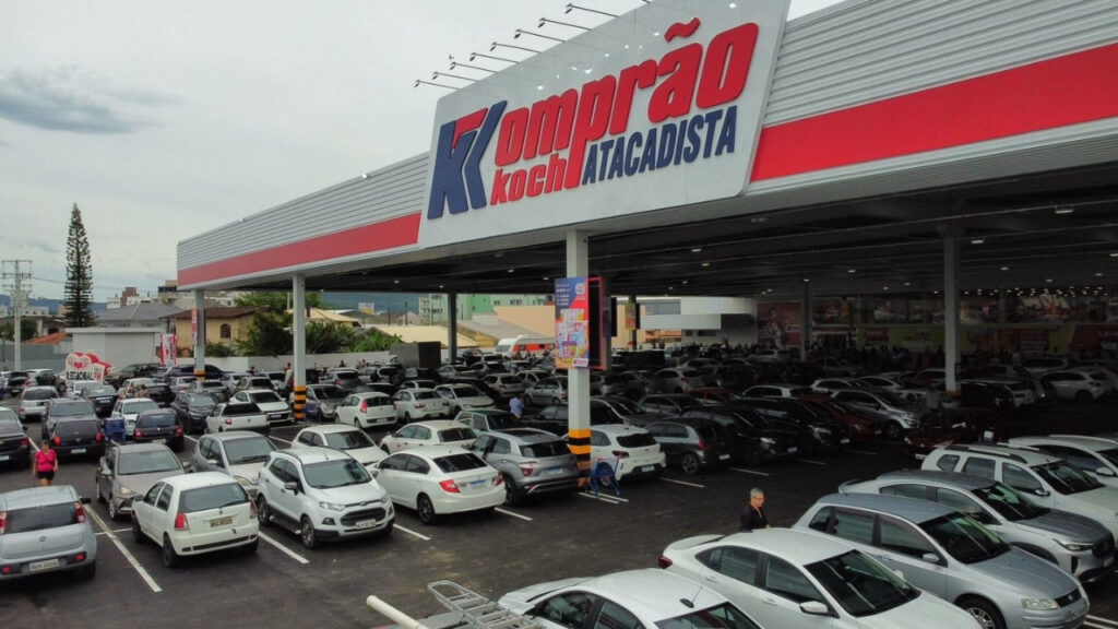 Vagas Grupo Koch 2025,emprego sábado e domingo SC,mutirão de contratação,como trabalhar no Komprão,salário part-time SuperKoch,benefícios Grupo Koch,Great Place to Work SC,cadastro emprego Koch