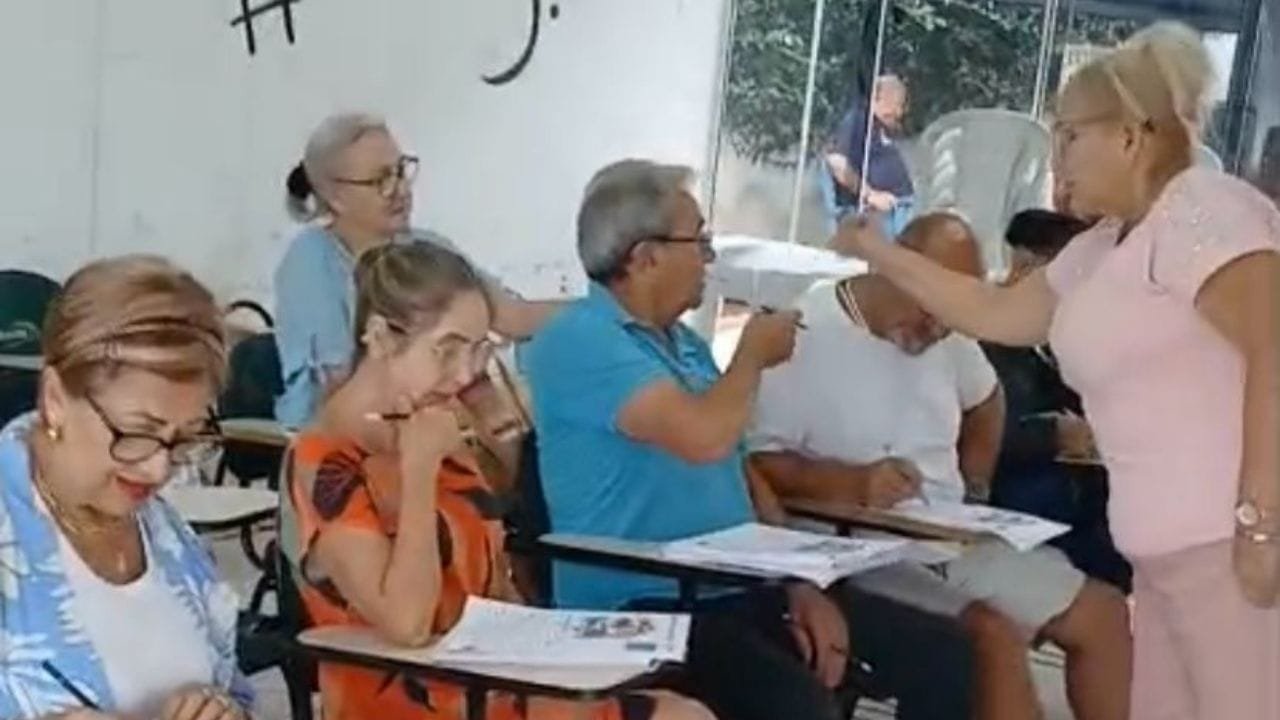 oficina espanhol idosos,Secretaria Pessoa Idosa BC,aulas gratuitas terceira idade,Tosca Fernandez,turismo Balneário Camboriú,voluntariado educação,curso espanhol conversação