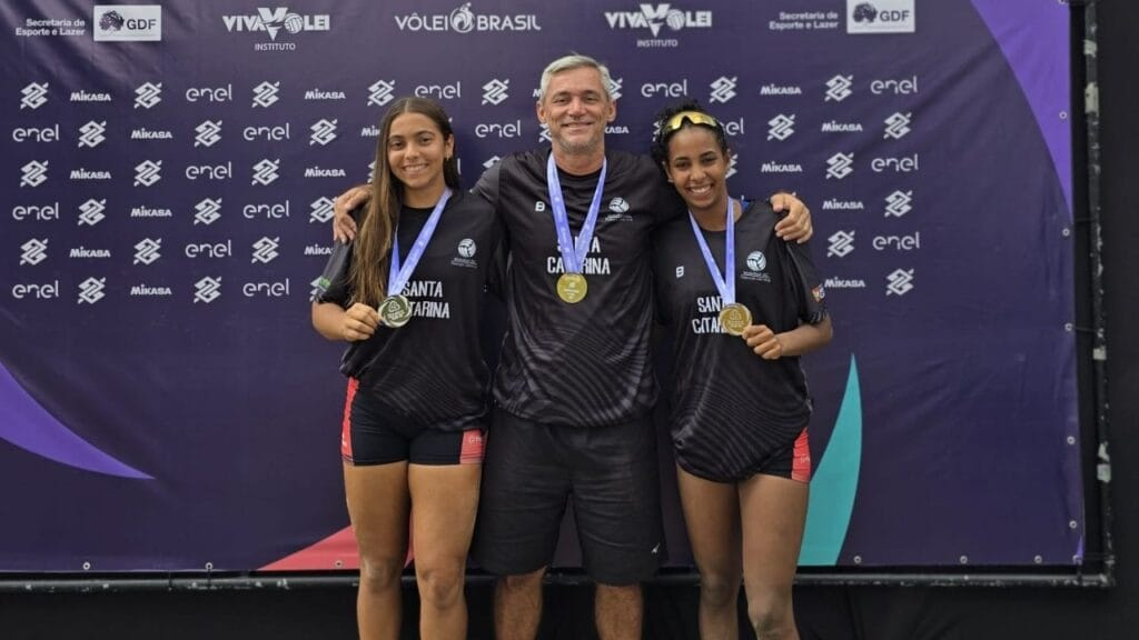 Circuito Brasileiro Sub-19,invictas vôlei praia,FME Camboriú,ouro em Brasília,dupla SC campeã,esporte catarinense