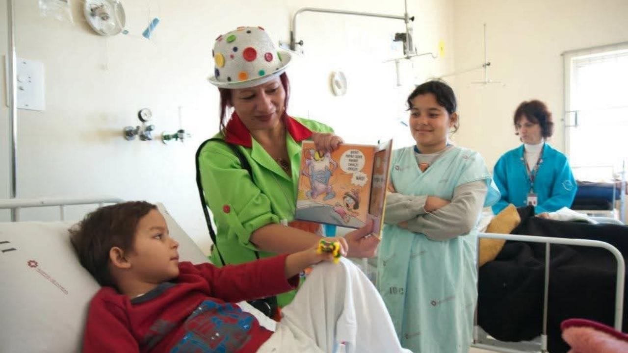 Contação de histórias SC,voluntários Floripa,formação gratuita 2024,Roseli Bassi,projeto Ouvir e Contar,lares de idosos,expressão corporal,narrativa emocional,inscrições abertas