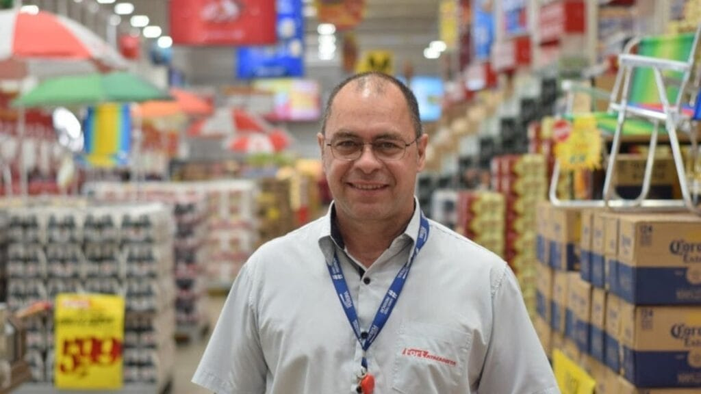 vagas para 50+,Grupo Pereira contratação,emprego Santa Catarina,Fort Atacadista vagas,trabalho para maiores de 50,benefícios Grupo Pereira,selo CAFE,inclusão profissional,SempreFort,Supermercados Comper,Porto Belo SC,mercado de trabalho maduro,recolocação profissional,diversidade no trabalho,oportunidades 50+