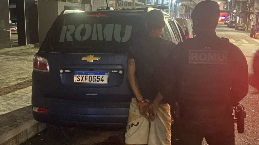Guarda Municipal,tráfico de drogas,prisão,Vila Fortaleza,crack,cocaína,ecstasy,ROMU,patrulhamento,flagrante,CPP,Balneário Camboriú,apreensão de drogas,Rua Hermógenes
