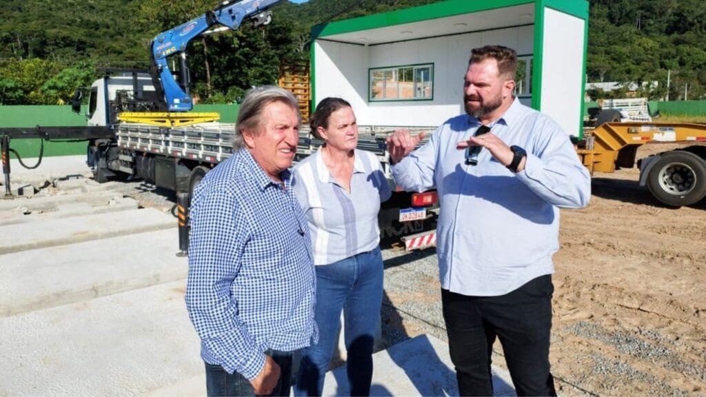 Escola modular,Camboriú,educação inovadora,ensino integral,tecnologia educacional,prefeito Leonel Pavan,Rio Pequeno,construção sustentável,poliisocianurato,isopainel PIR,vagas escolares,rede municipal,Carin Krug