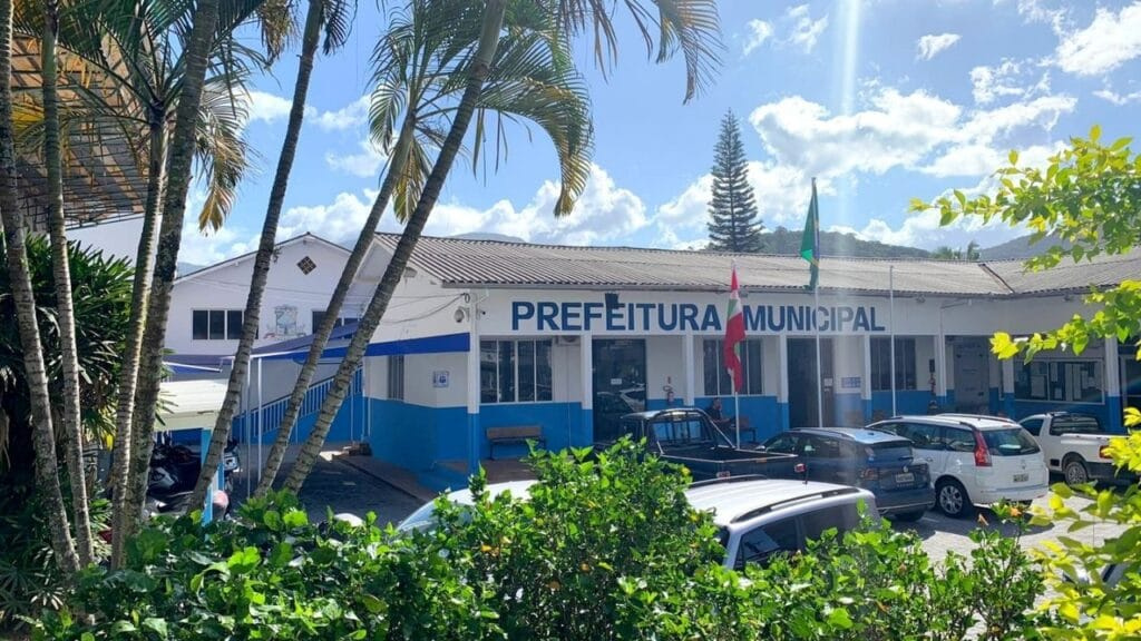Itapema,ponto facultativo,02 de maio,feriado,UPA Itapema,SAMU 192,Hospital Santo Antônio,UBS Morretes,Mirante do Encanto,plantão prefeitura,decreto 06/2025