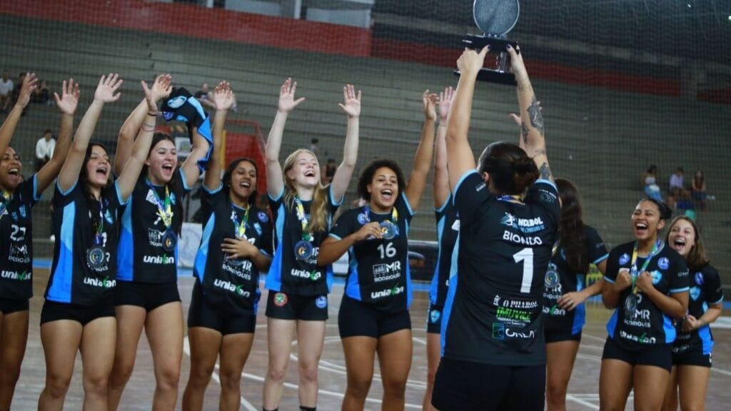 Balneário Camboriú,handebol feminino,vice-campeã Copa Sul,FME,Brasileiro Júnior 2025,Criciúma,Confederação Brasileira de Handebol,Anderson Fernando da Silva,equipe sub-21,esportes em SC