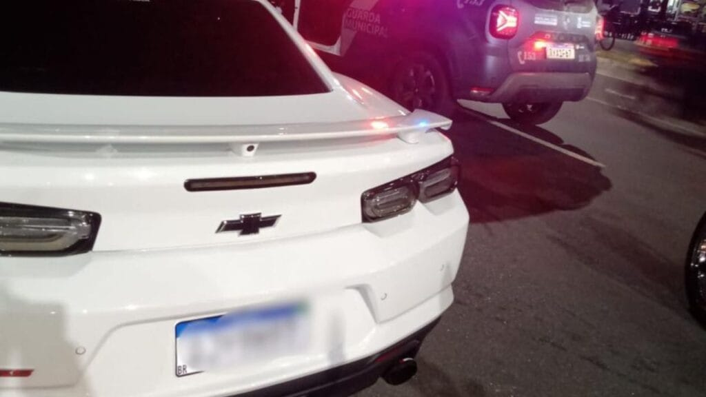 Chevrolet Camaro,borrachão,Balneário Camboriú,apreensão carro,recusa bafômetro,manobra perigosa,Avenida Atlântica,Guarda Municipal