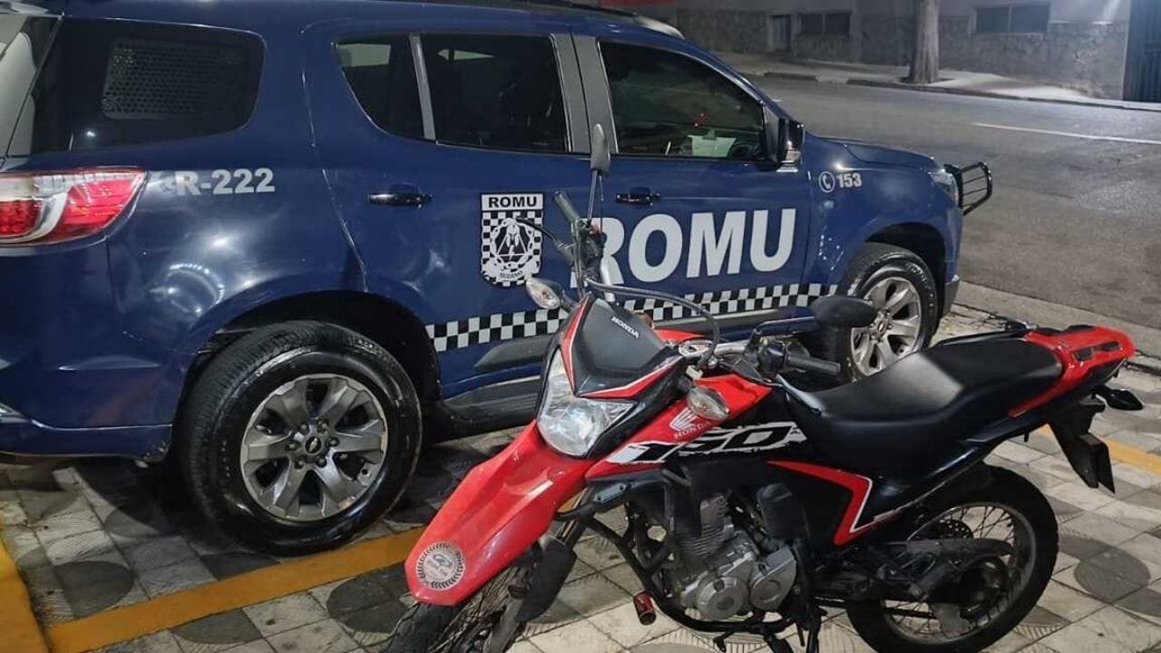 Guarda Municipal Balneário Camboriú,motocicleta adulterada,prisão por receptação,recuperação de veículo,segurança pública