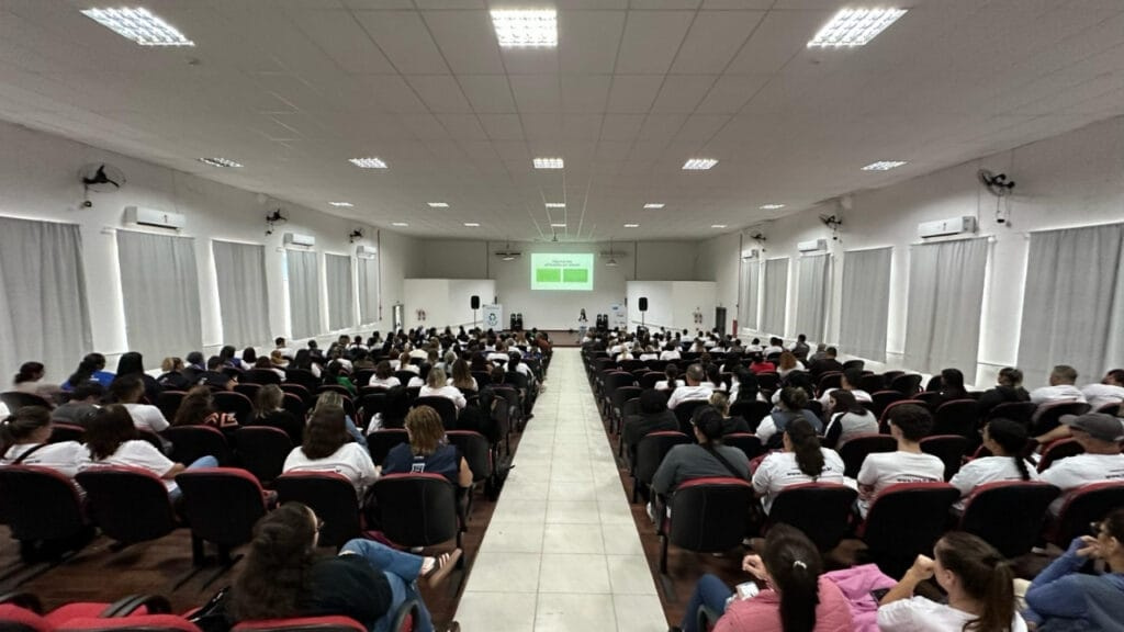 Porto Belo,resíduos sólidos,IMA,Programa Penso Logo Destino,capacitação,saúde pública,logística reversa,Agentes Comunitários de Saúde,AMFRI,descarte correto,meio ambiente,sustentabilidade,Cícero Luis Brasil,Palco das Artes,Santa Catarina