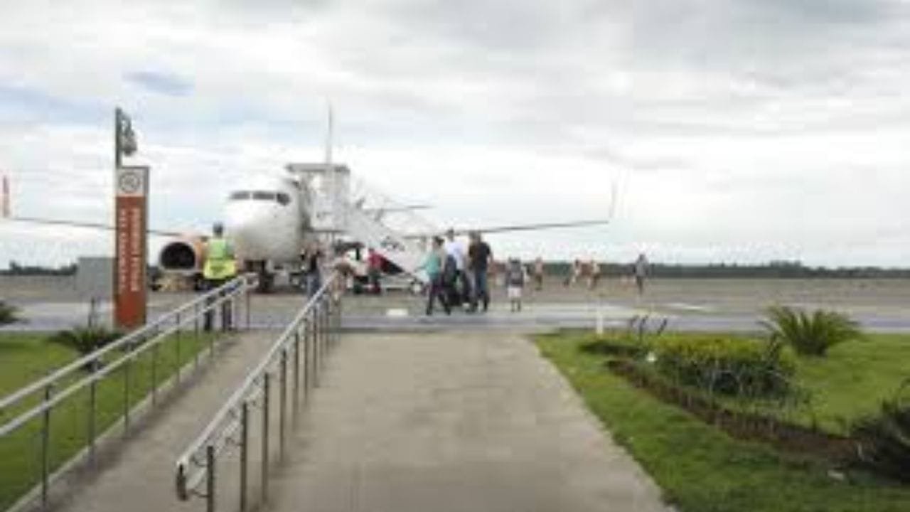 Viagens neurodivergentes,Booking.com,pesquisa de acessibilidade,espaços sensoriais,simulação de viagem,design inclusivo,cordão de girassol,inteligência artificial,turismo inclusivo,Matthias Schmid,check-in sem contato,sobrecarga sensorial,hotel acessível,aeroporto inclusivo,tecnologia para viagens