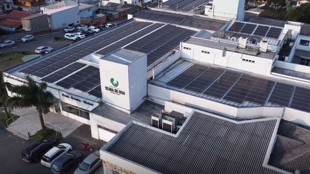 FHESC,CELESC,economia energética,painéis solares,hospitais SC,SUS,ANEEL,energia renovável,Santa Catarina,redução de CO₂,eficiência hospitalar,R$ 500 mil,saúde pública,sustentabilidade,iluminação LED