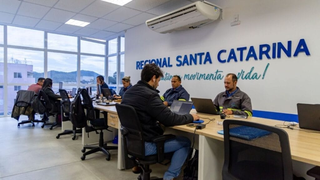 mutirão de empregos,vagas Camboriú,Águas de Camboriú,Aegea,técnico eletromecânica,auxiliar de encanador,operador de geofone,emprego sábado,benefícios CLT,inscrição online,Rua Manoel Anastácio Pereira,Centro Camboriú,trabalho em SC,oportunidades 2024