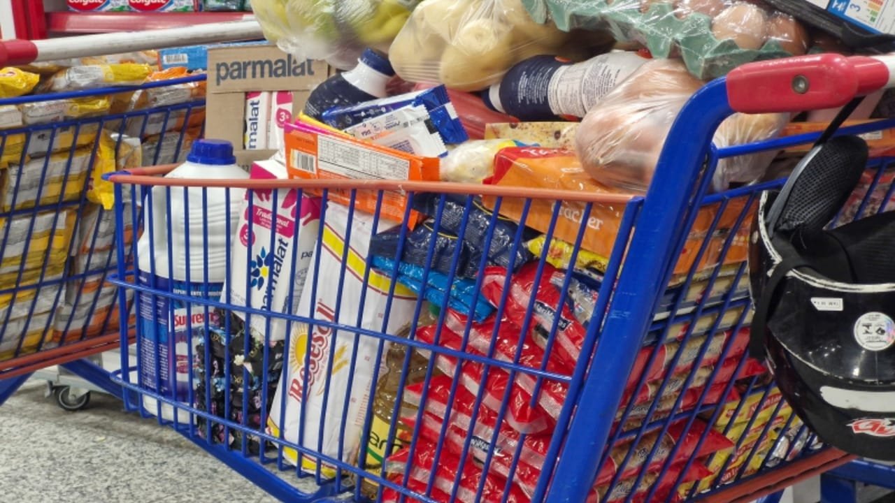 preço cesta básica abril 2025,Procon Itajaí pesquisa,tomate mais caro,azeite mais barato,como economizar no mercado,batata lavada preço,farinha de mandioca aumento,leite integral inflação,dicas Procon,validade produtos,comparação preços,consumo consciente
