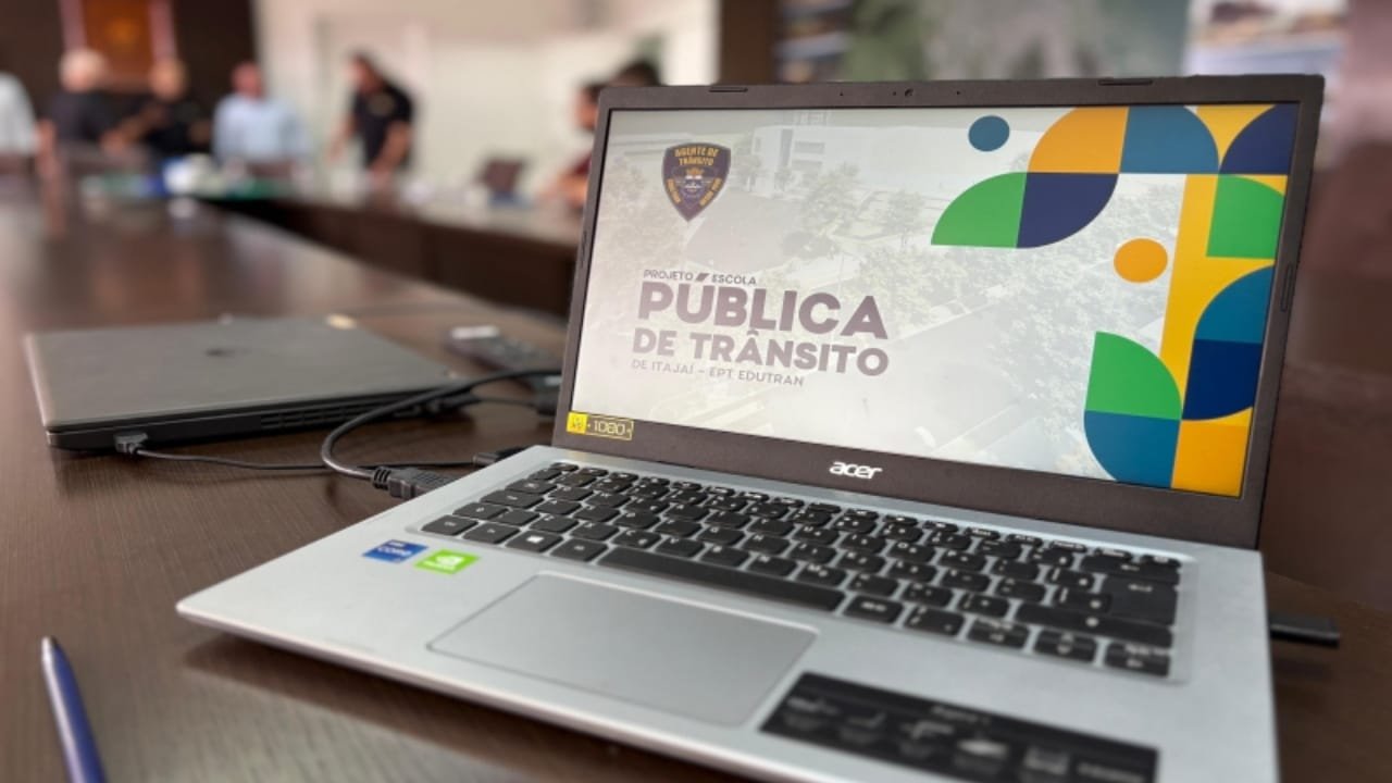 Escola Pública de Trânsito Itajaí,CNH gratuita Itajaí,Codetran,educação no trânsito,segurança viária,patinete elétrico Itajaí,Leandro Ferreira,Robison Coelho,direção defensiva,cursos de trânsito,acidentes de trânsito,CNH social,prefeitura Itajaí,mobilidade urbana,redução de acidentes