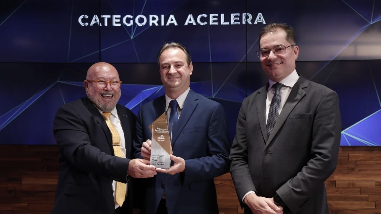 Programa Lucra Mais,Senac SC,consultoria empresarial,aumento de faturamento,Fecomércio,Sebrae,FCDL,premiação CNC,gestão financeira,vendas digitais,microempresas,Santa Catarina,capacitação gratuita,NPS,transformação digital