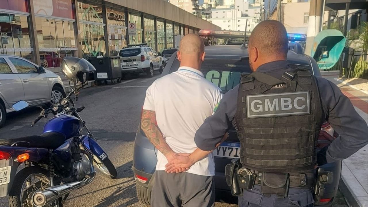 Guarda Municipal,recuperação de motos,roubo de veículos,Balneário Camboriú,ocorrências policiais,furto,mandado de prisão,receptação,rondas,segurança pública,Complexo Penitenciário,Central 153,abordagem policial,motocicletas,procedimentos legais