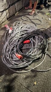 furto de fiação elétrica,Guarda Municipal Balneário Camboriú,prisão por furto,roubo de cabos elétricos,crime em Balneário Camboriú,Central de Operações 153,Central de Plantão Policial,furto madrugada,segurança pública Balneário Camboriú,detenção por furto,crime elétrico,roubo de fiação,investigação policial,ação da Guarda Municipal,denúncia de furto