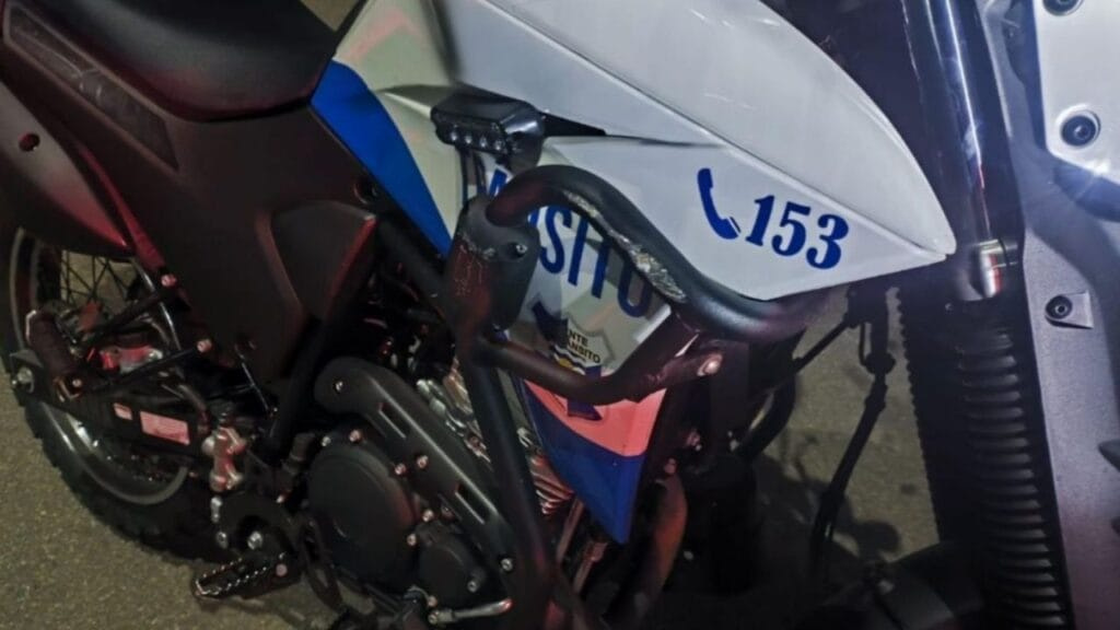 Homem preso embriagado,Acidente trânsito BC,Dirigir alcoolizado,Resistência à abordagem,Motoneta sem capacete,Fiscalização de trânsito,Guarda Municipal,CPP Balneário Camboriú,Crimes de trânsito,Lei Seca