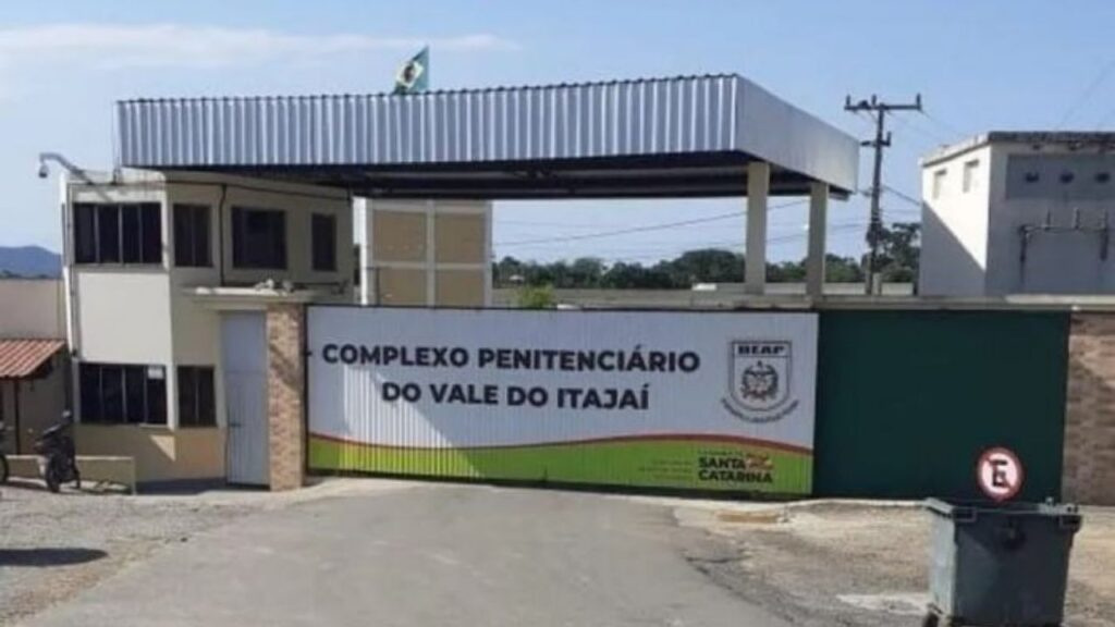 Complexo Penitenciário Canhanduba,detento desaparecido,Fernando Noveletto,Hospital Marieta,advogada Victoria Werner,falta de informações,saúde do preso,familiares desesperados,direitos do detento,penitenciária de Itajaí,custodiado hospitalizado,Polícia Penal SC,nota de esclarecimento hospital,medidas judiciais,violação de direitos humanos