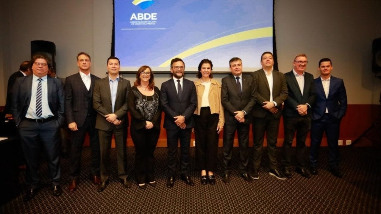 ABDE,Maria Fernanda Coelho,BNDES,crédito digital,Caixa Econômica Federal,presidente da ABDE,Sistema Nacional de Fomento,Aloizio Mercadante,bancos públicos,agências de fomento,desenvolvimento sustentável,economia brasileira,política pública,financiamento público,gestão pública