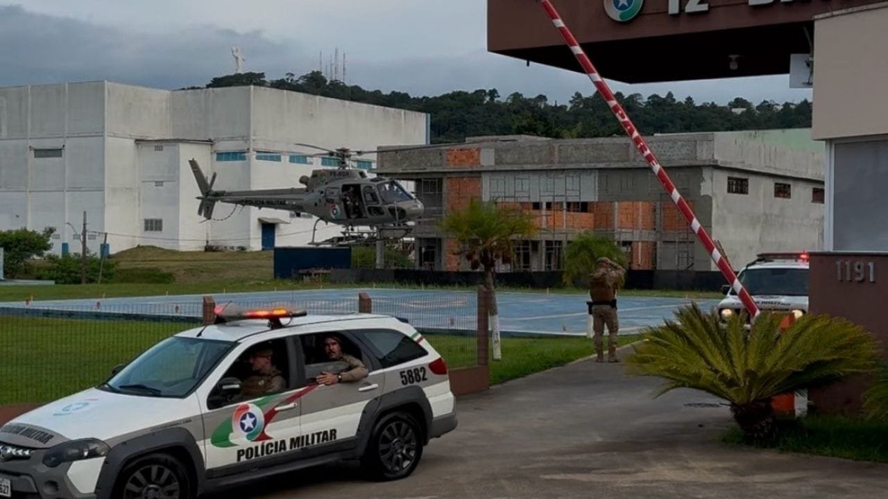 Polícia Militar,Camboriú,mandado de prisão,tráfico de drogas,furto,receptação,prisão,Monte Alegre,Rua Flamboyant,Complexo Penitenciário do Vale do Itajaí,segurança pública,mandado de prisão ativo,detido,abordagem,busca pessoal