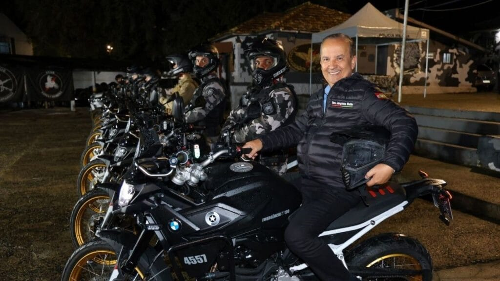 motocicletas Polícia Militar SC,BMW F900 Polícia Militar,patrulhamento tático SC,Batalhão de Choque Santa Catarina,novas viaturas PM SC,Jorginho Mello entrega motos,segurança pública SC,grupo tático motorizado,PMSC viaturas 2025