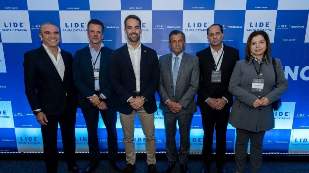 Desenvolvimento econômico sustentável,Saneamento básico,Parceria público-privada,Eduardo Leite,Privatização Corsan,Investimentos RS,Marco do saneamento,Infraestrutura Brasil,Licitações públicas,Universalização do saneamento,Lideranças empresariais,Setor privado Brasil,Evento LIDE SC,Reginalva Mureb,Iniciativa privada