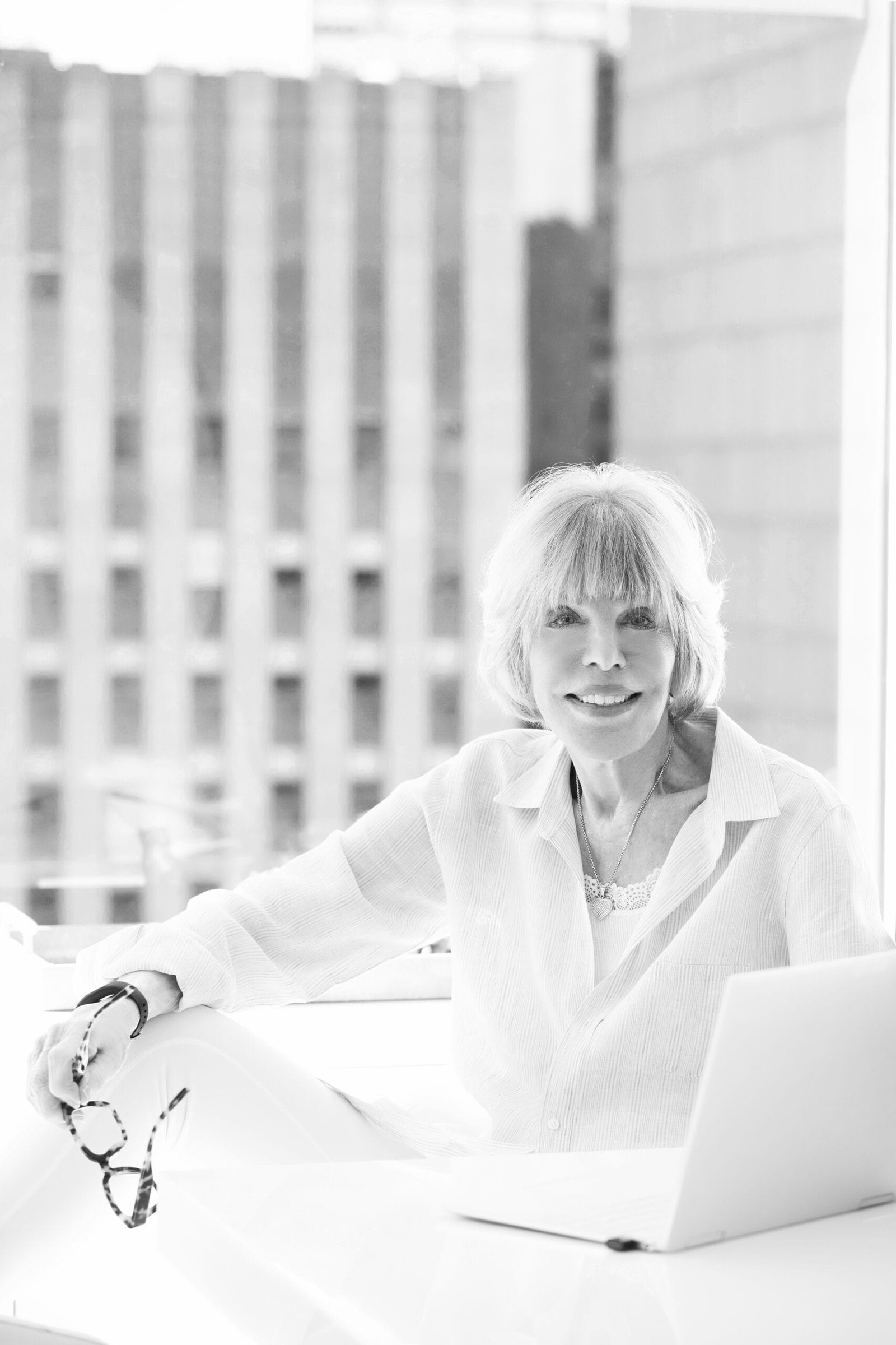 Amber Brookman conquista o topo da Amazon com o livro que redefine o sucesso feminino