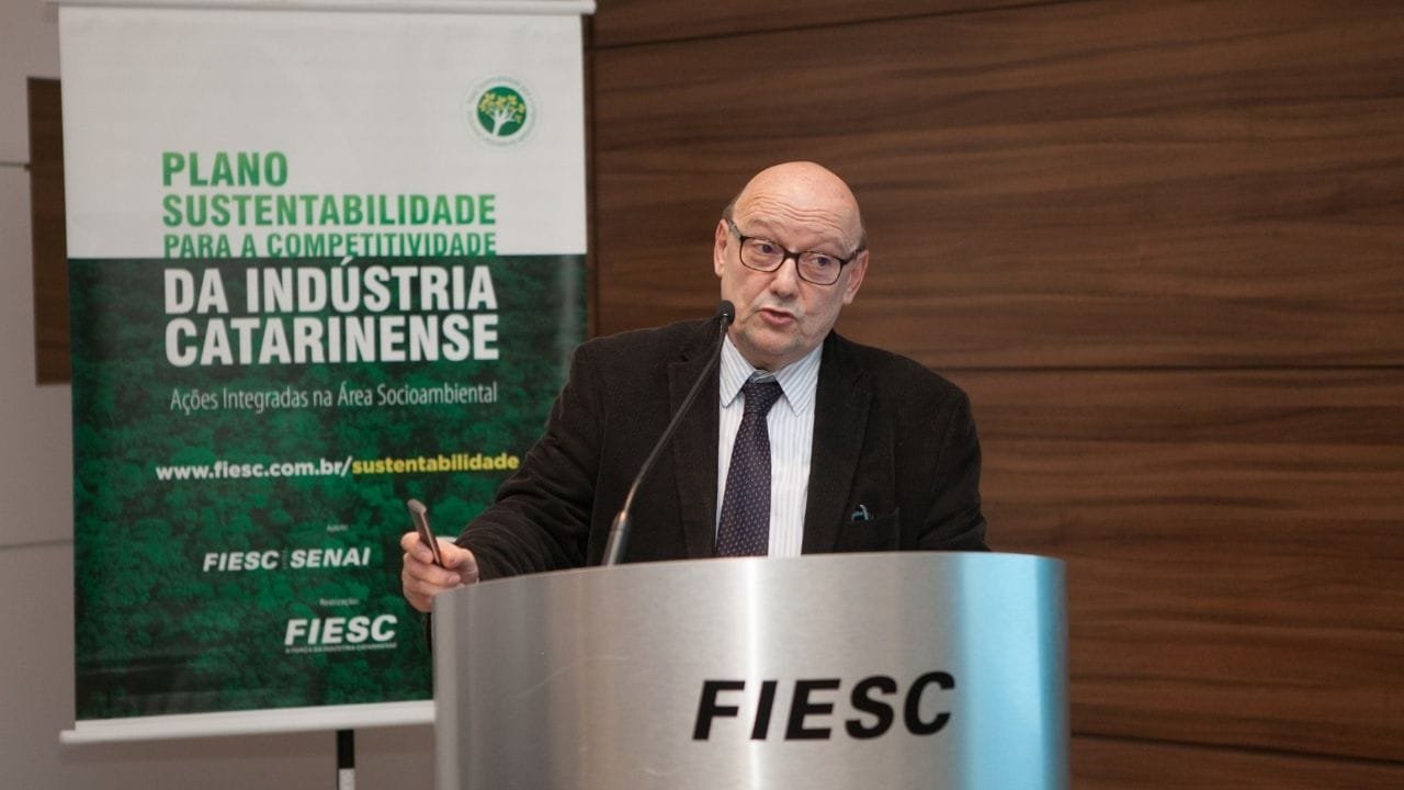 logística Santa Catarina,Egídio Martorano Fiesc,Logistique 2025,Expocentro BC,transporte rodoviário SC,dragagem Baía da Babitonga,porto de Itajaí,porto de Imbituba,logística Brasil,ranking CLP logística