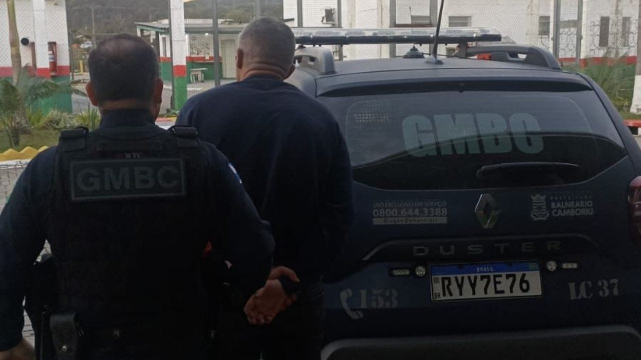prisão falsificador Balneário Camboriú,foragido documento falso Itapema,Guarda Municipal prende foragido,falsificador preso Bairro Ariribá,Complexo Penitenciário do Vale do Itajaí