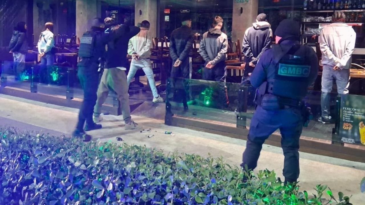 casal preso drogas Balneário Camboriú,Guarda Municipal Avenida Atlântica,prisão por posse de entorpecentes,CPP Balneário Camboriú,crack maconha cocaína prisão