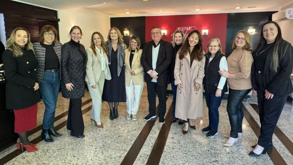 AMIPA Hospital Infantil Pequeno Anjo,Instituto Santa Clara Univali,voluntariado em Itajaí,apoio hospitalar pediátrico,ações sociais Univali,diretoria AMIPA Balneário Camboriú