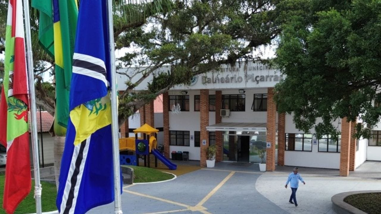 programa cidade empreendedora Balneário Piçarras,lançamento programa empreendedorismo,Sebrae SC Balneário Piçarras,desenvolvimento socioeconômico município,fortalecimento pequenos negócios,gestão pública sustentável,plano estratégico municipal,evento prefeitura Balneário Piçarras,oportunidades econômicas locais,empreendedorismo municipal,programa de desenvolvimento local,apoio a negócios locais,parceria prefeitura Sebrae,crescimento econômico sustentável,inovação na gestão pública
