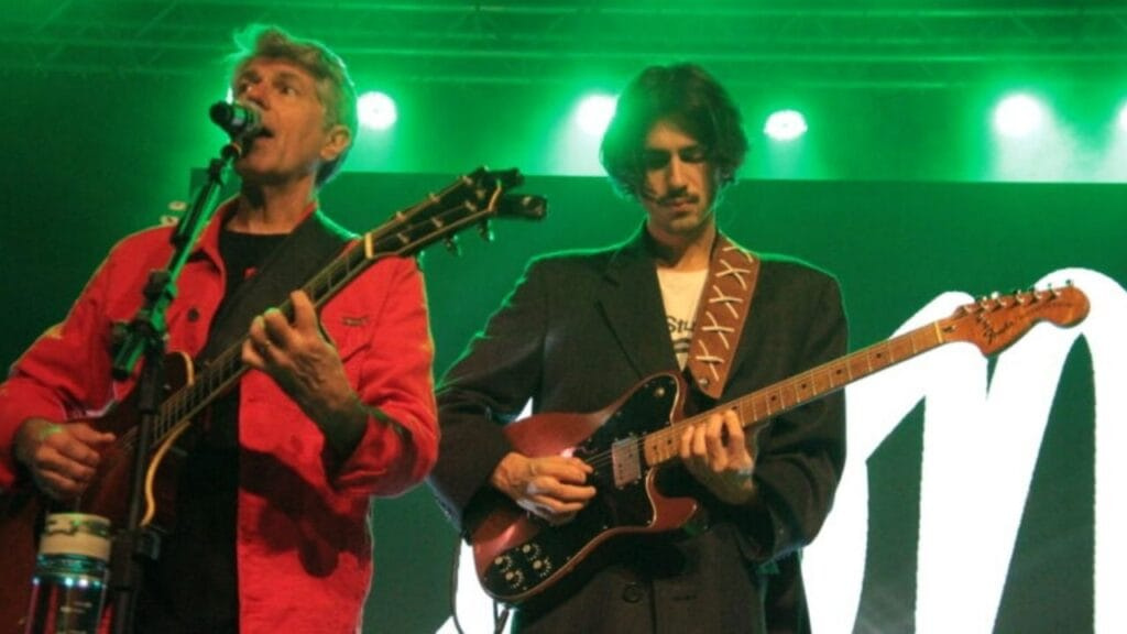Leoni show Navegantes,apresentações Leoni Antônio Leoni,clássicos música brasileira,Kid Abelha clássicos,gestão de carreira musical,festival Encanta Navega,novo show Leoni,parcerias Leoni Zélia Duncan,música ao vivo Navegantes,Fundação Cultural Navegantes,concerto gratuito Navegantes,público emocionado show,turnê nacional Leoni,produção musical Antônio Leoni,George Israel banda