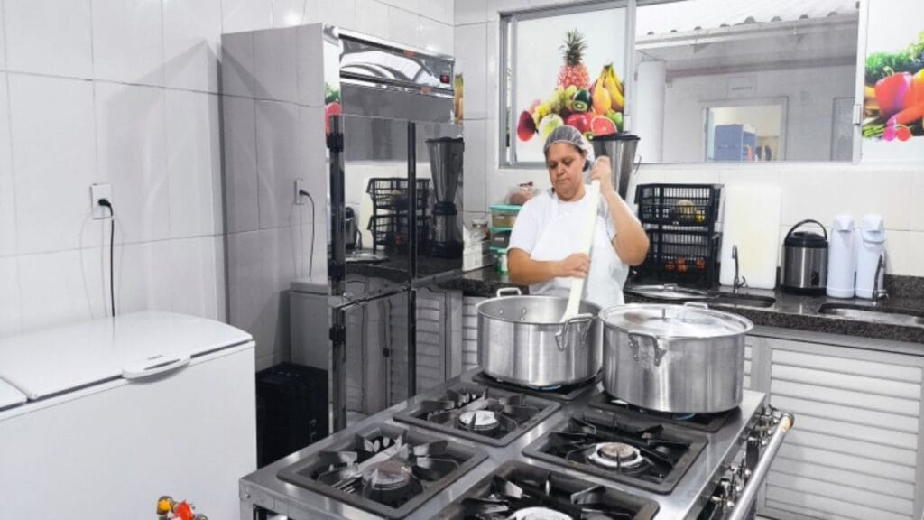 merenda escolar Itajaí,alimentação escolar 2025,transição merenda Itajaí,fornecedores merenda escolar,cozinhas modernas Itajaí,merenda provisória Itajaí,qualidade alimentação escola,alimentação infantil Itajaí,secretaria educação Itajaí,merenda CEIs Itajaí,cardápio nutricional Itajaí,escola alimentação segura